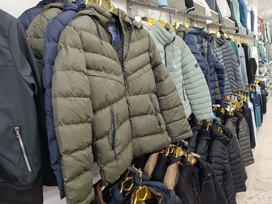 Kışlık kıyafetler elde kaldı