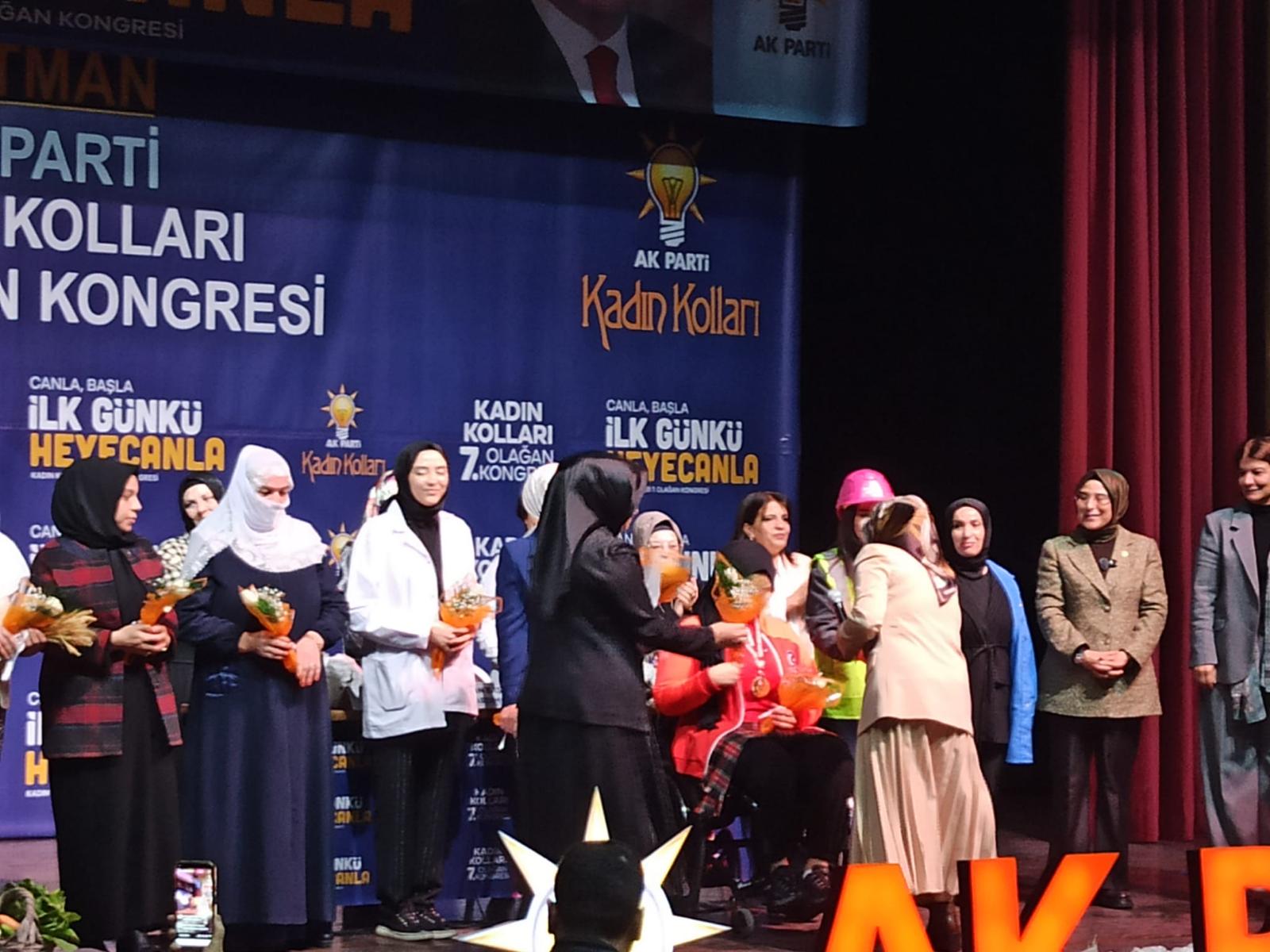 Kongrede kadının gücünü temsil etti