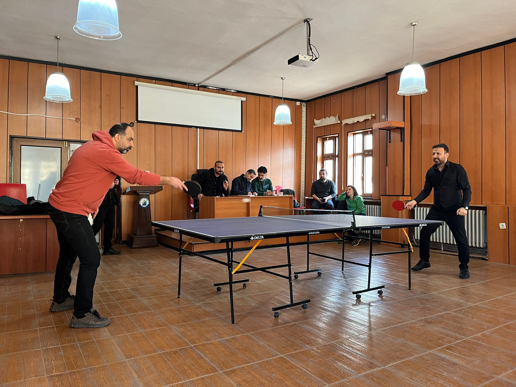 Masa tenisinde yarıştılar