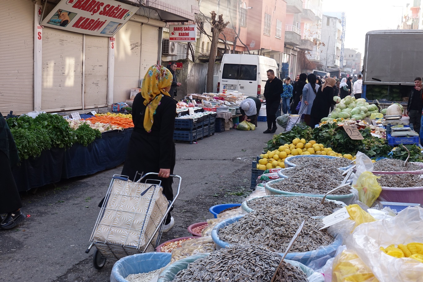 Pazarcı satamamaktan halk ise alamamaktan şikayetçi