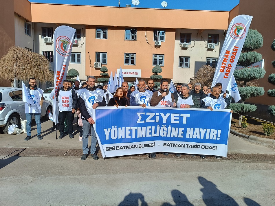 Sağlık emekçileri grevde