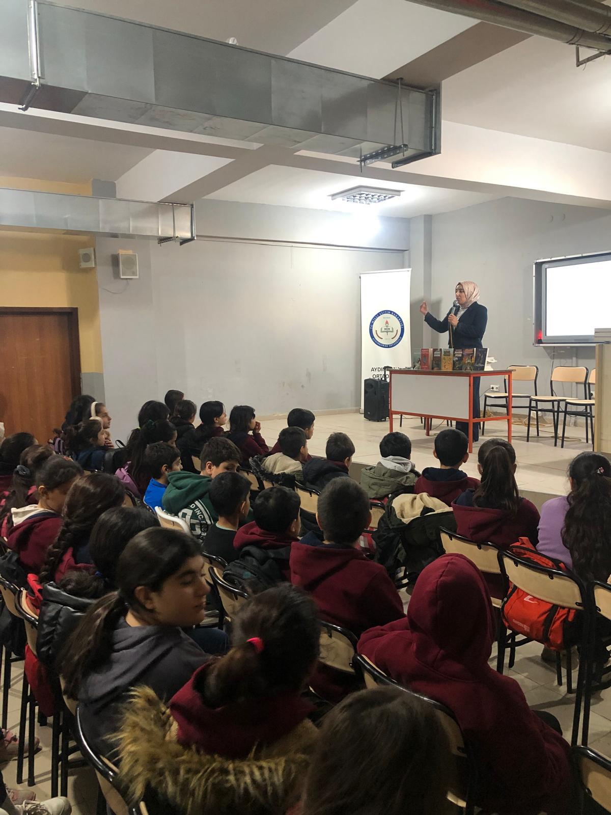 Söyleşi ve imza günlerine devam ediyor