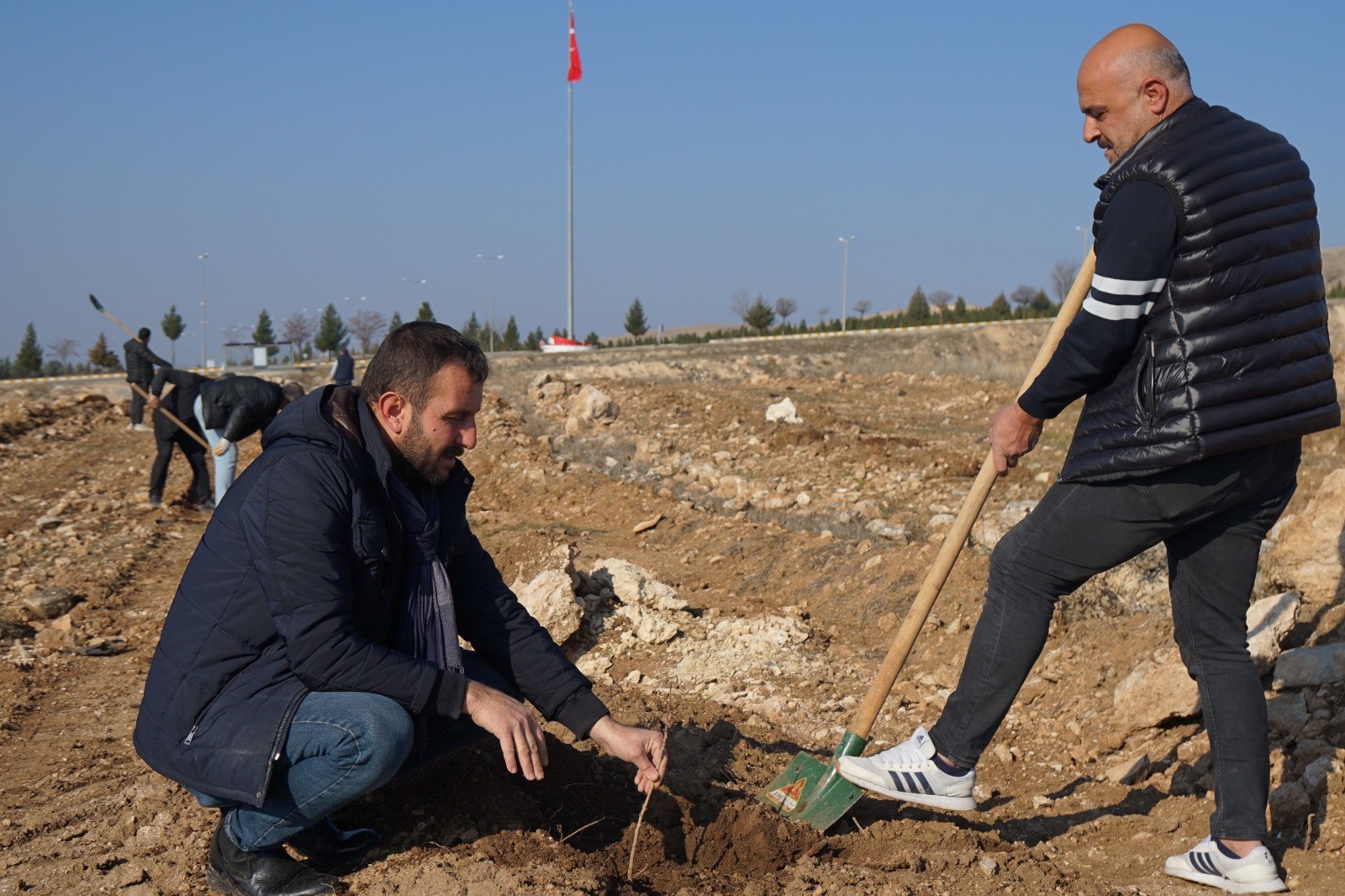 Üniversitede 3 bin fidan toprakla buluşturuldu