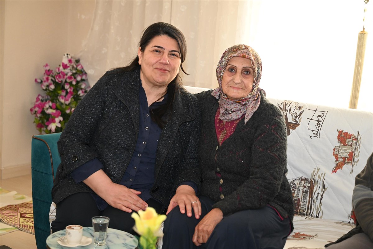 Bayan Canalp’ten aile ziyareti