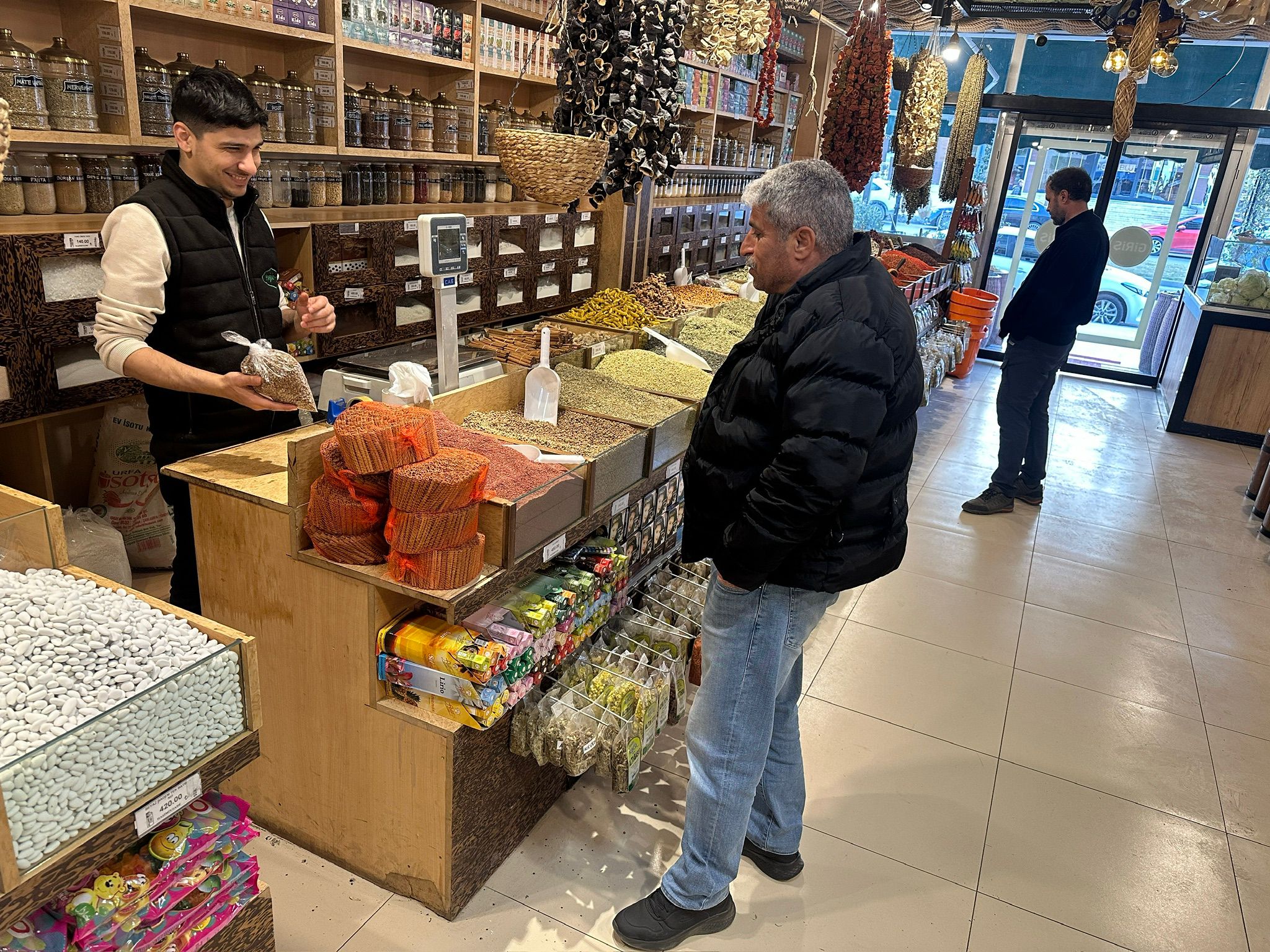 Haşimiyzade yeni yerinde hizmete başladı