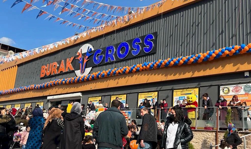 Burak Gross, yıldönümünü indirimlerle kutluyor