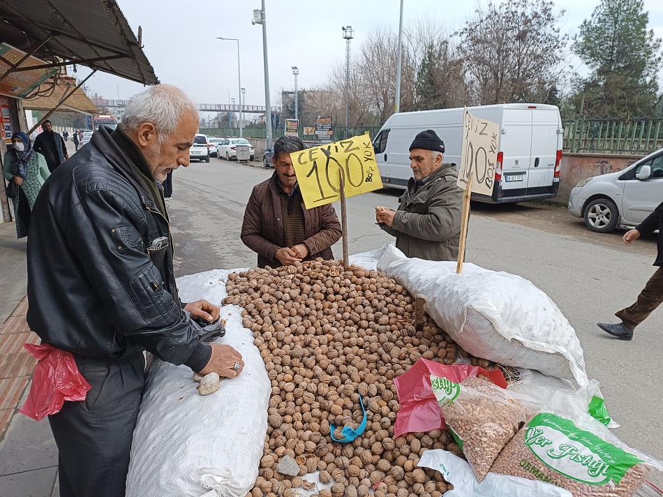 İthal cevizler kapış kapış!