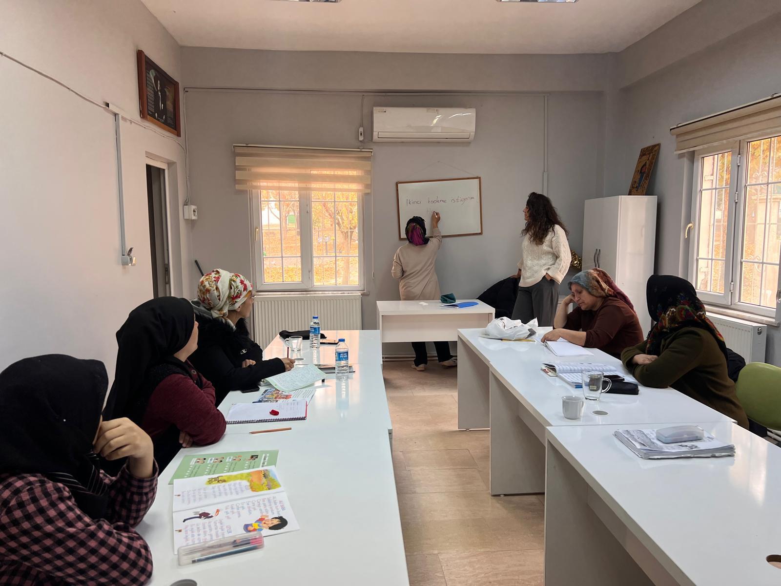 Kadınlar kurslarla sosyalleşiyor