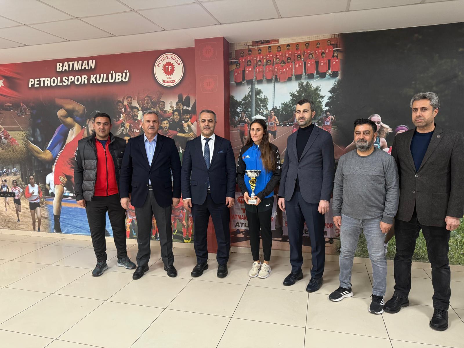 Milli atlet Ruken, altınla ödüllendirildi