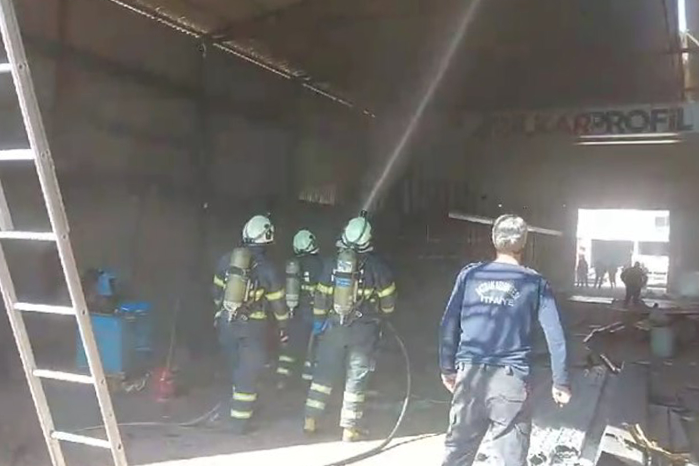 Profil fabrikasında yangın