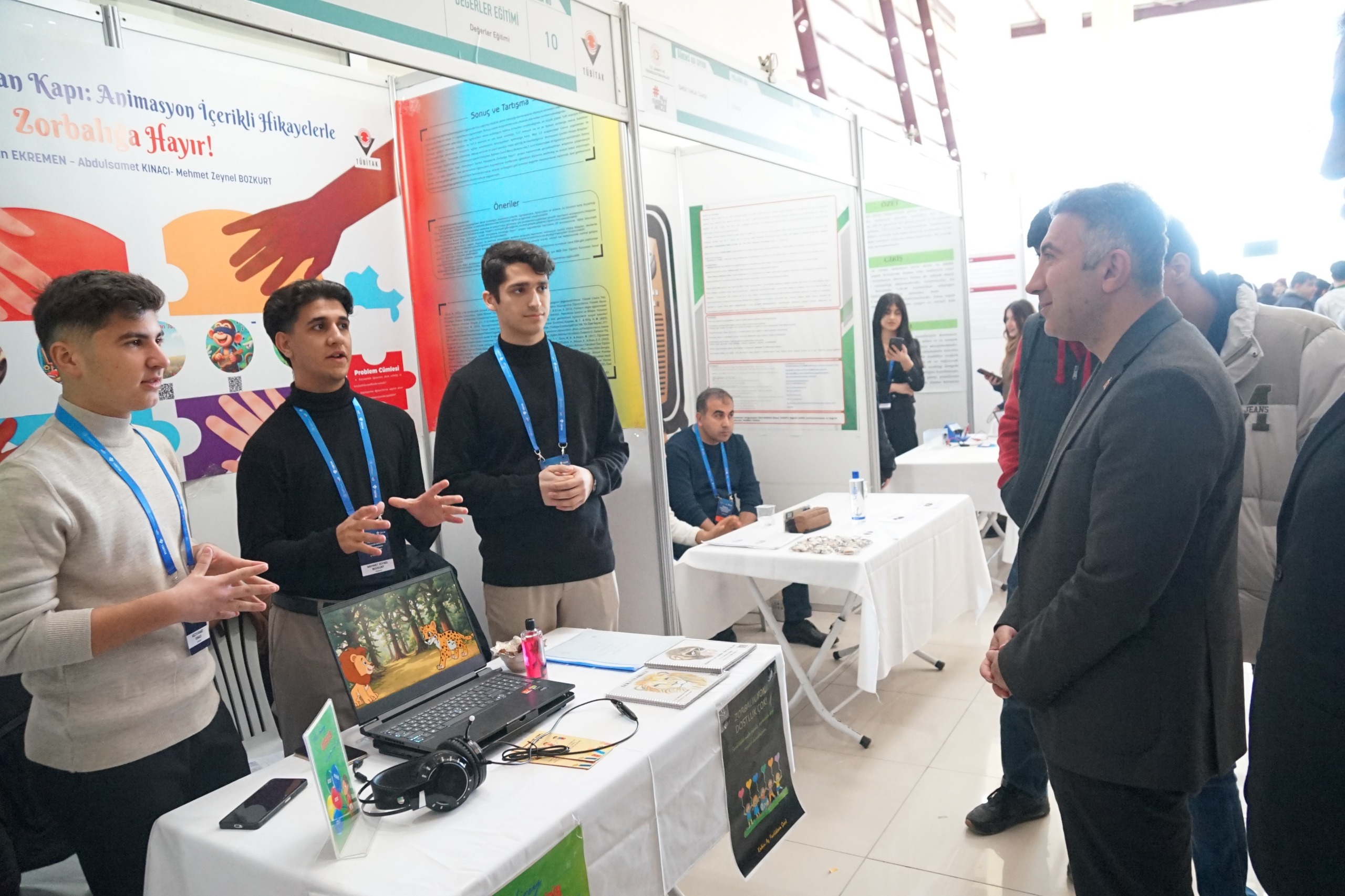 Rektör Demir’den sergiye ziyaret