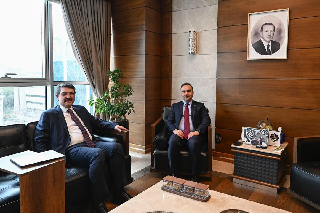 Sanayi Bakanı Kacır ile görüştü