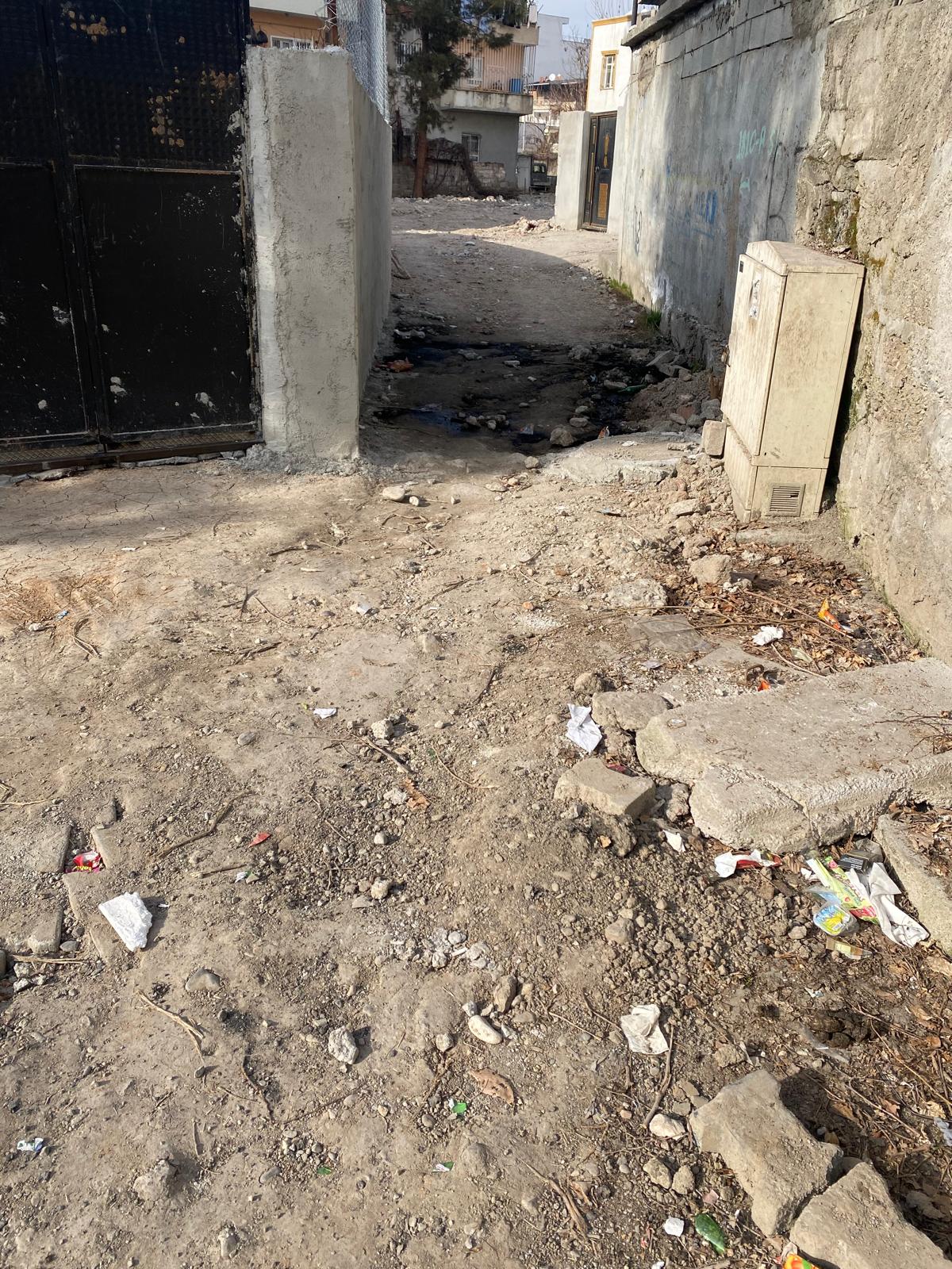 Sokak sakinlerinden parke onarımı talebi