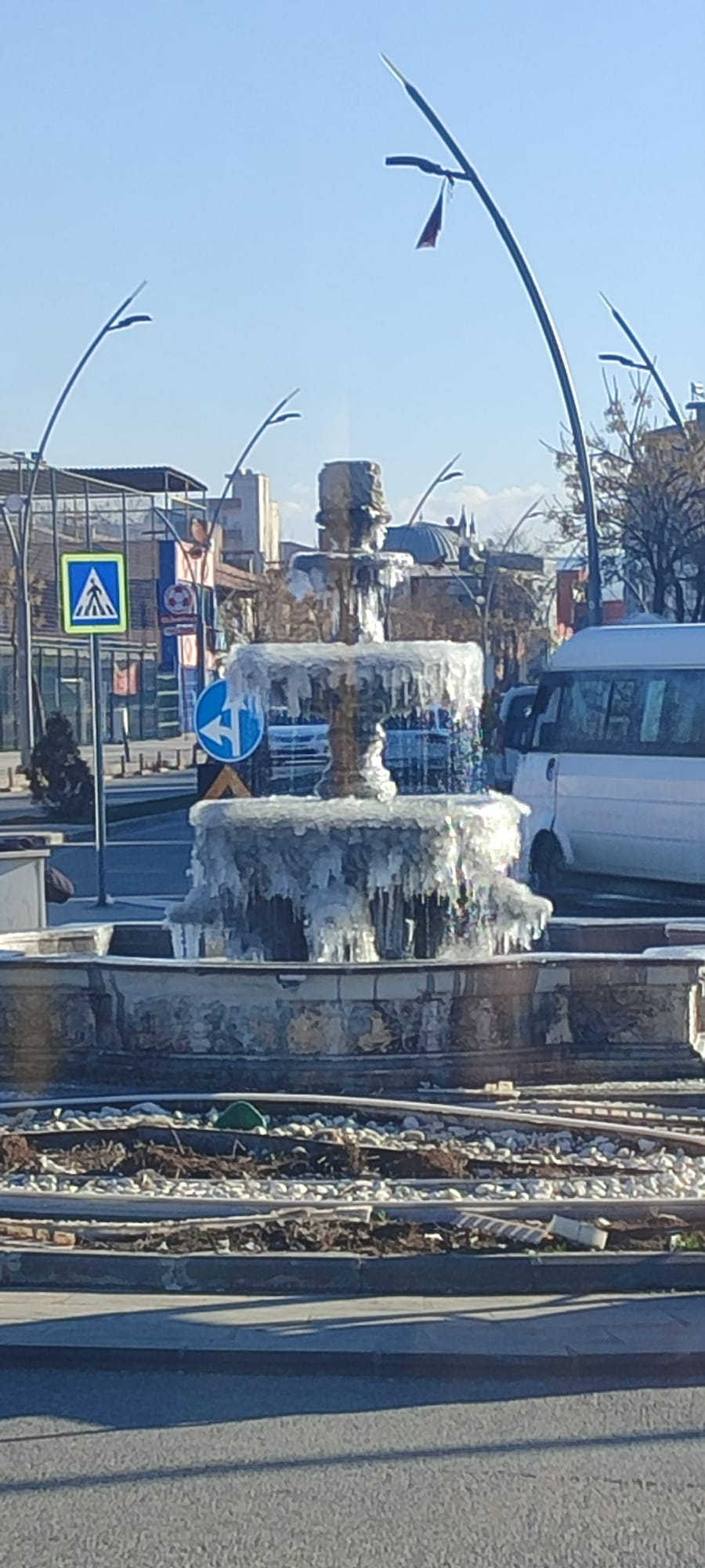 Süs havuzları buz tuttu