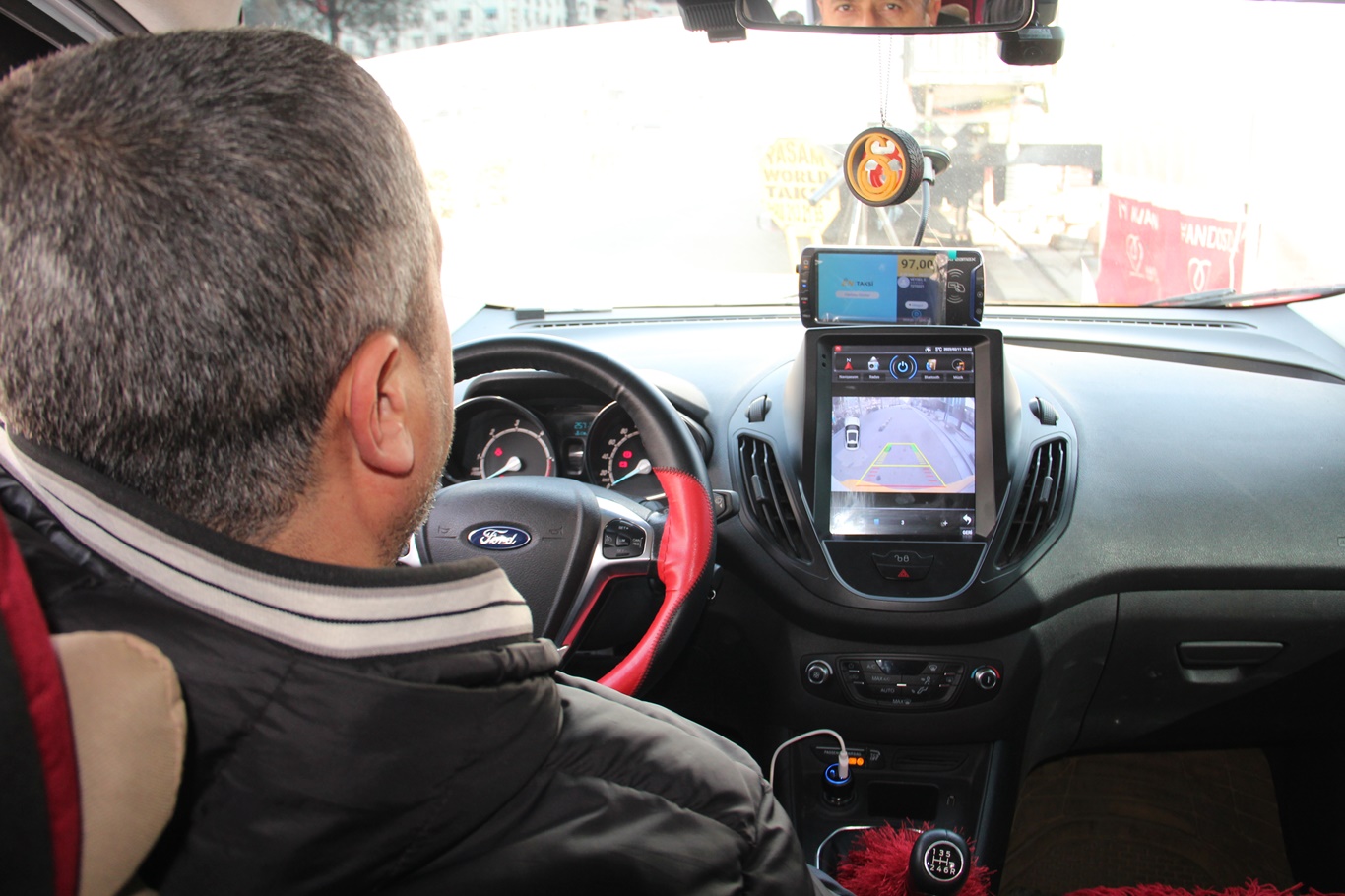 Taksi şoförünü gasp edenler yakalandı