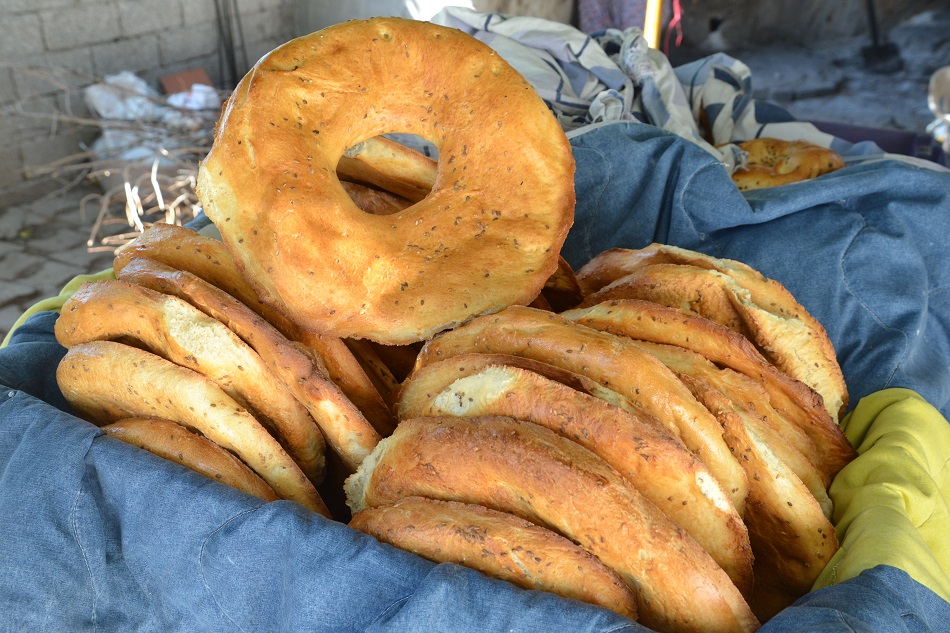 Tandır geleneğini sürdürüyorlar