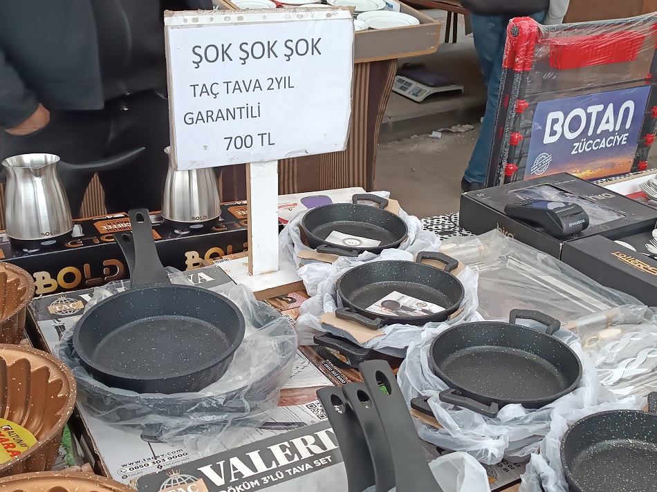 Tavalar pazar tezgahında