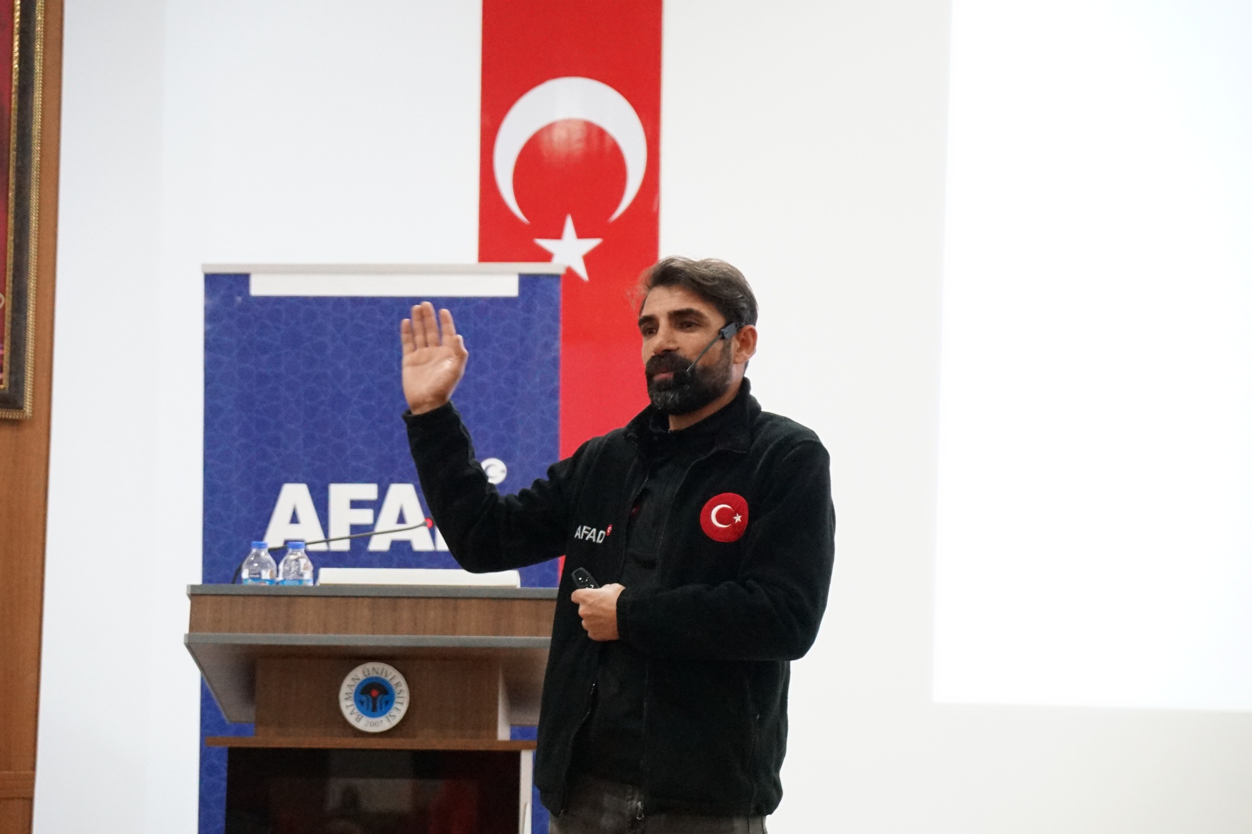 Üniversite personeline afet eğitimi