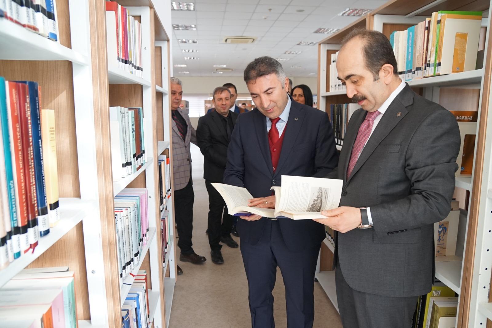 100. Yıl kitaplığı hizmete açıldı