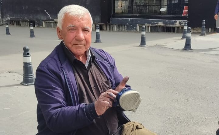 Emektar ayakkabı boyacısı