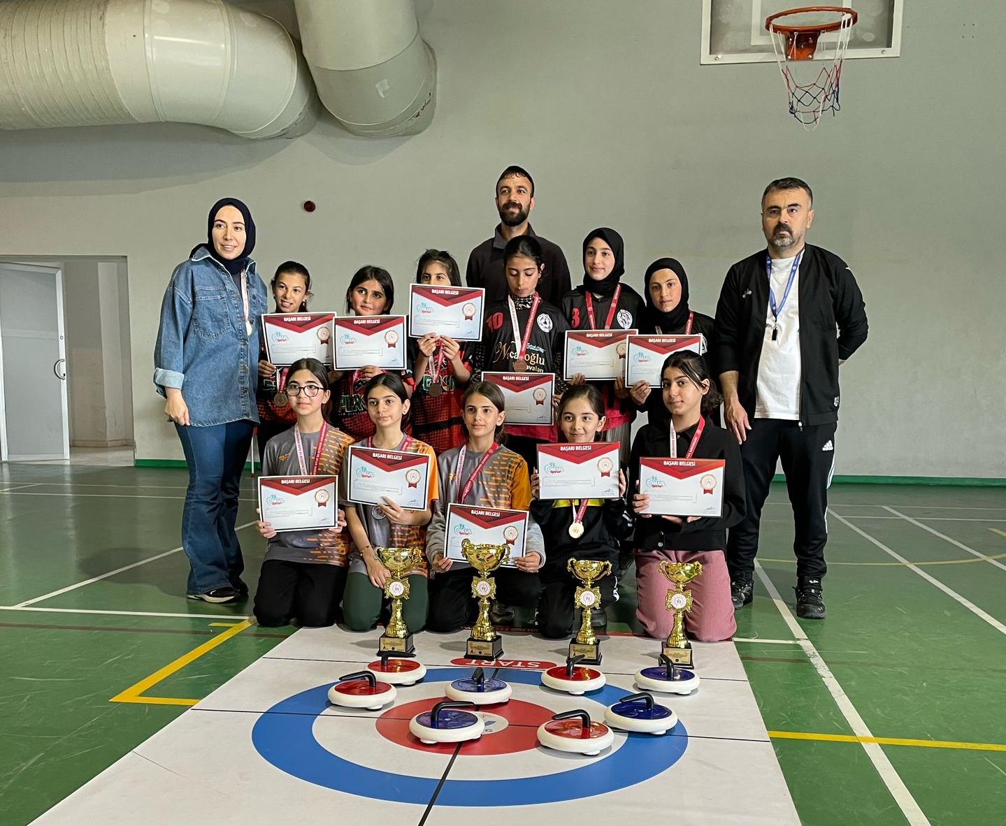 Floor Curling’de şampiyonluğu göğüslediler