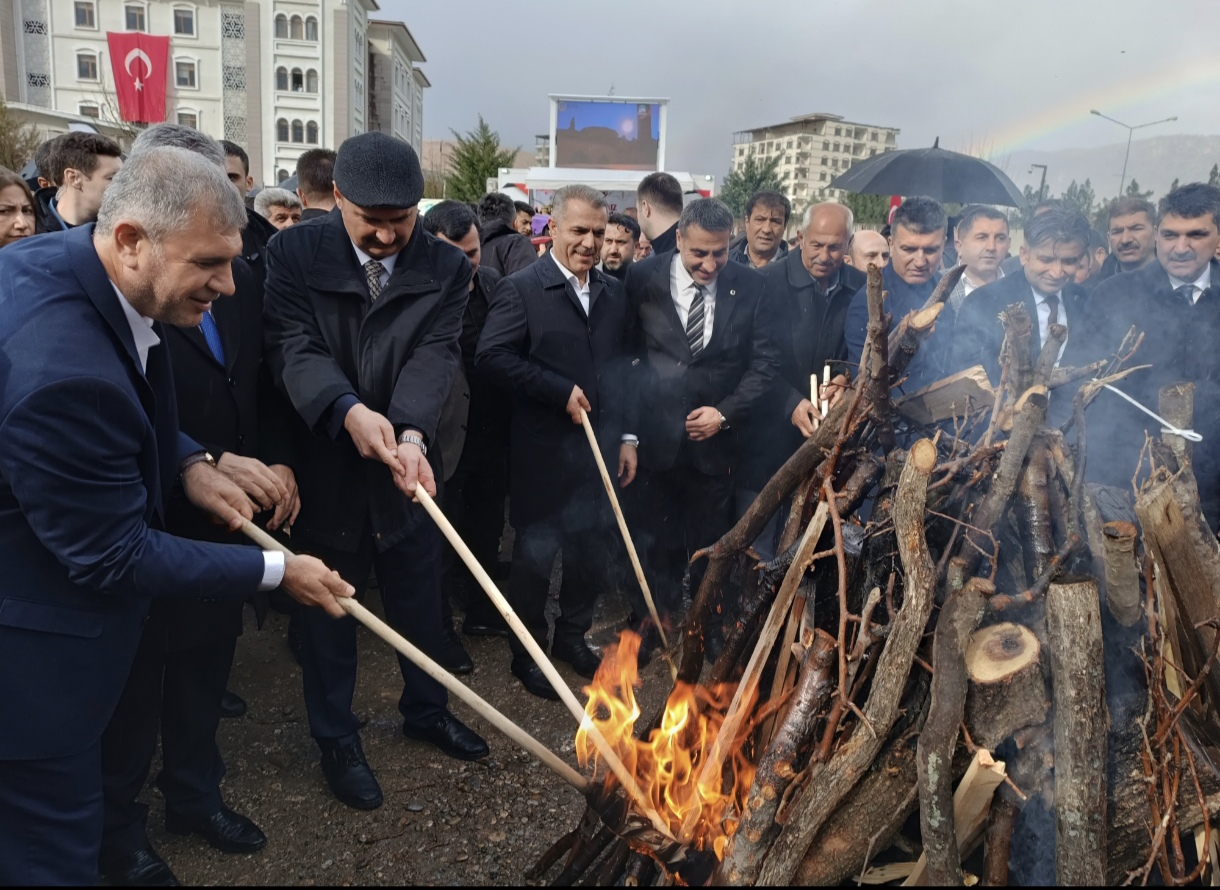 Vali Canalp, Nevruz ateşini yaktı
