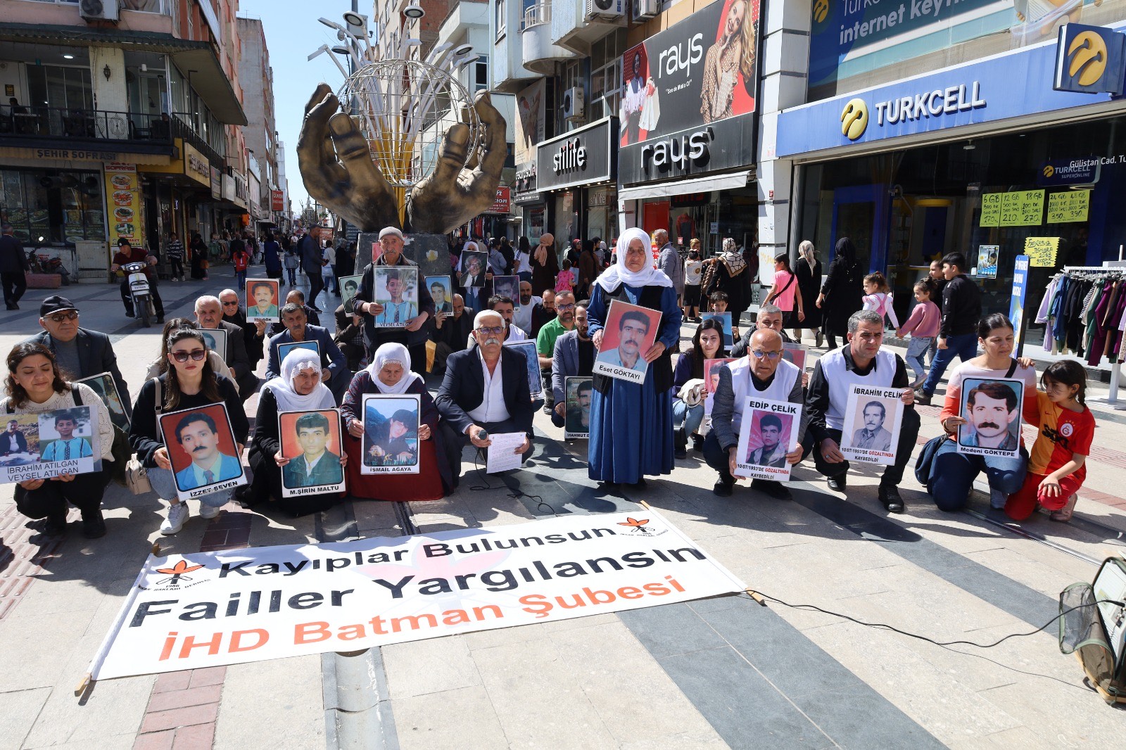 Kayıp yakınları, Halepçe’yi andı