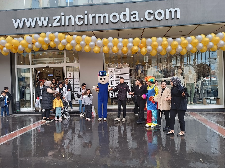 Maskotlu ve palyaçolu indirim şöleni