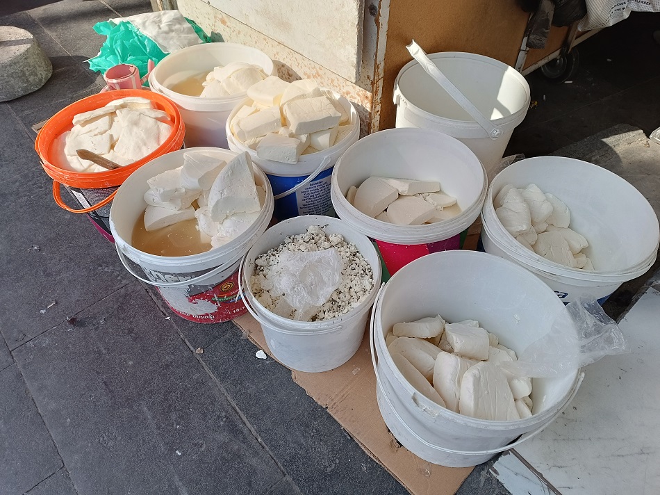 Peynirde üretim fazla, talep az