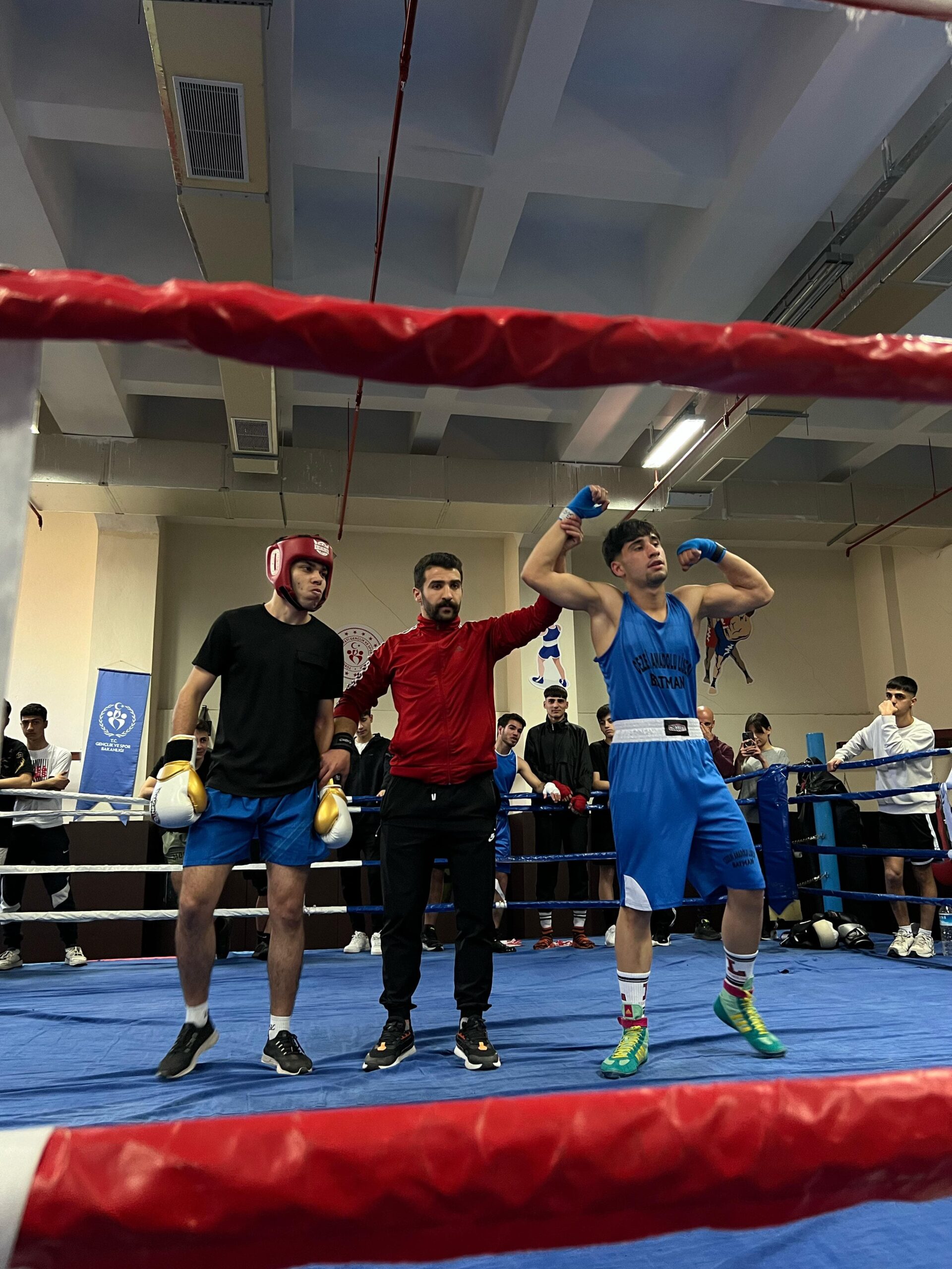 Rakiplerini nakavt ederek şampiyon oldu