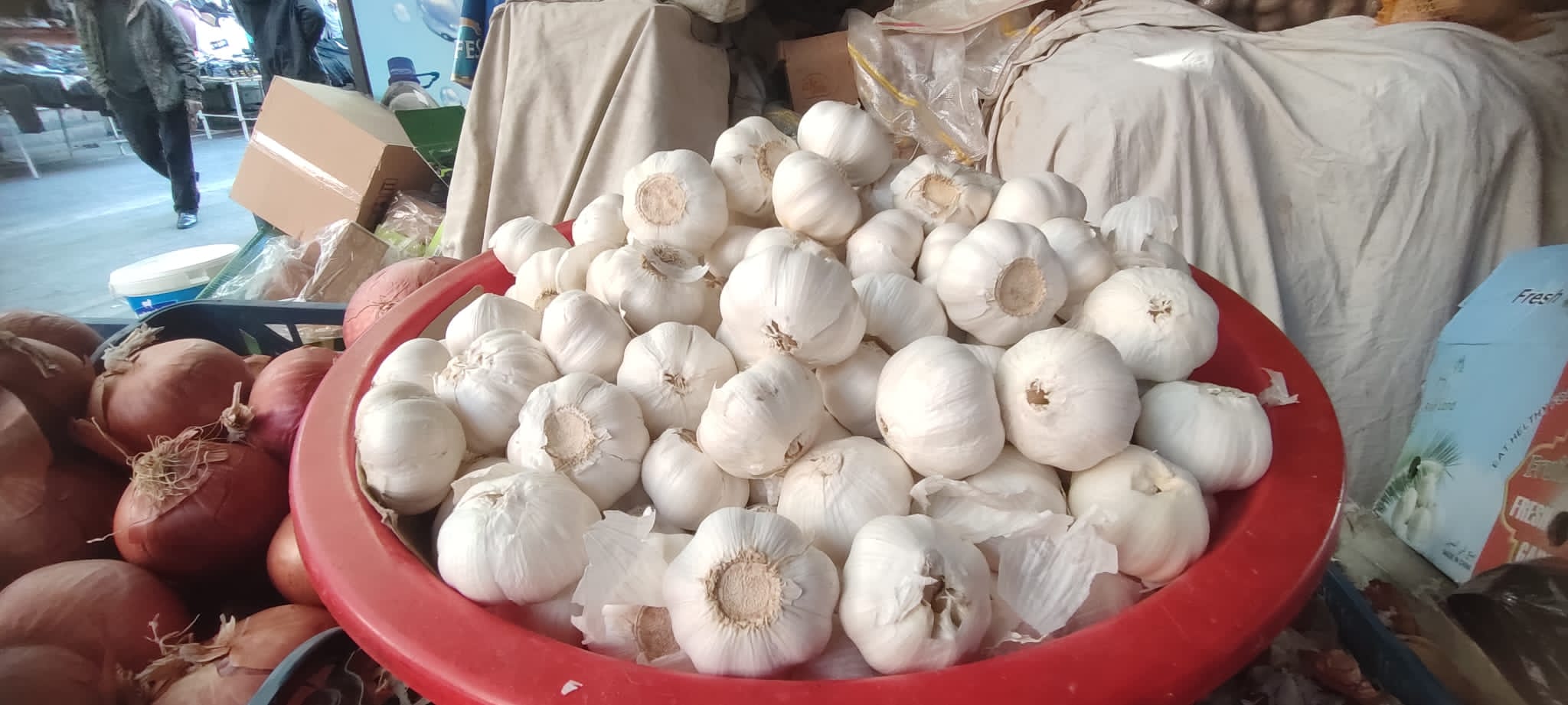 Sarımsak fiyatıyla cep yakıyor