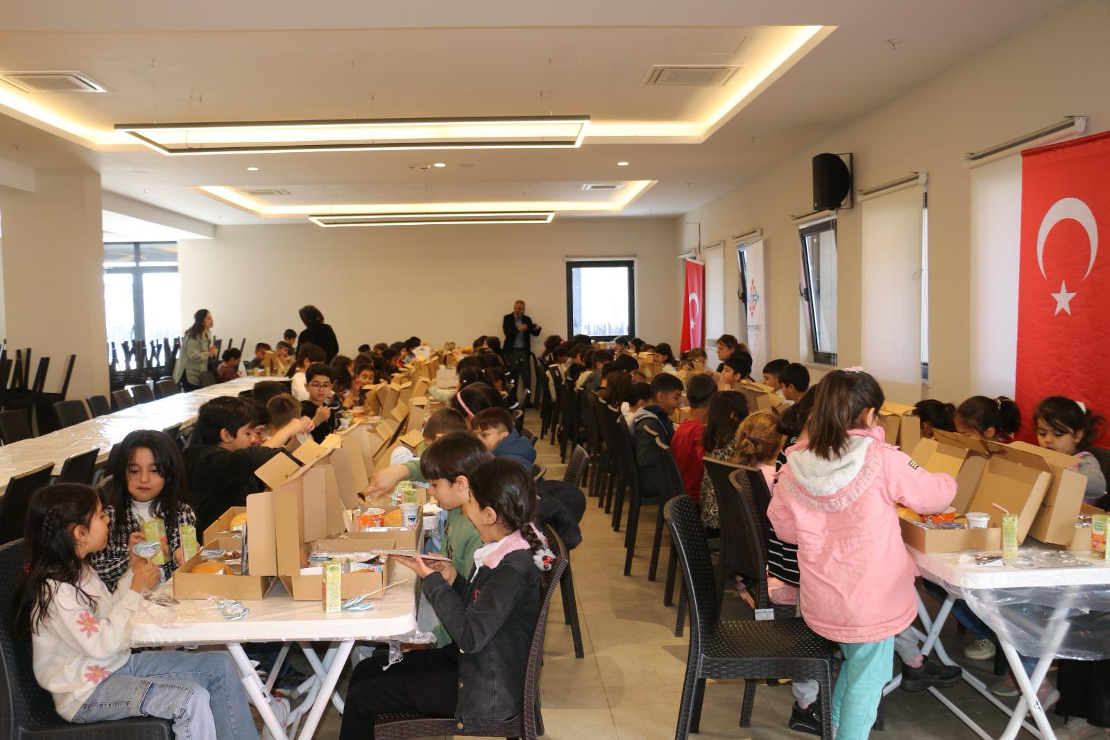 Tekne oruçlarını külliyede açtılar