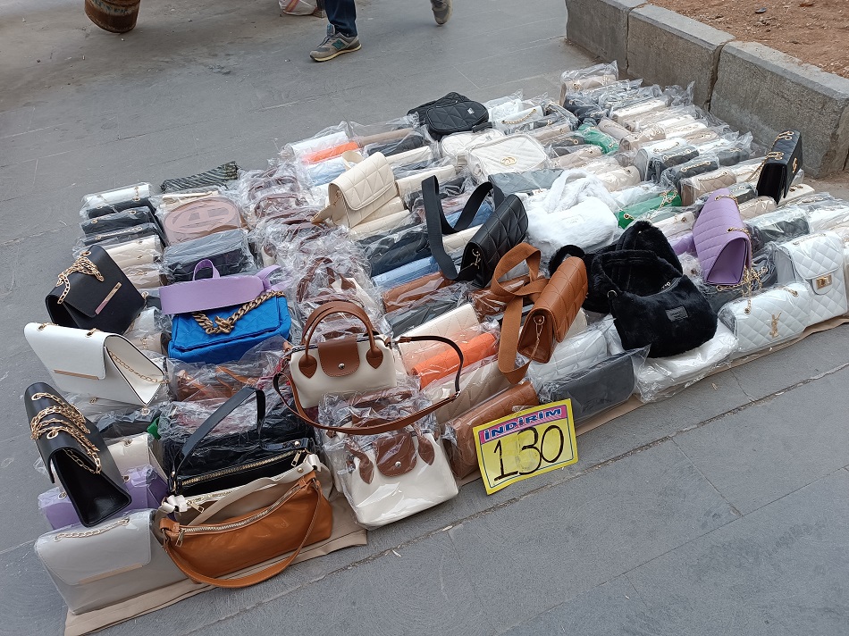 Uygun fiyatlı çantalar ilgi topluyor