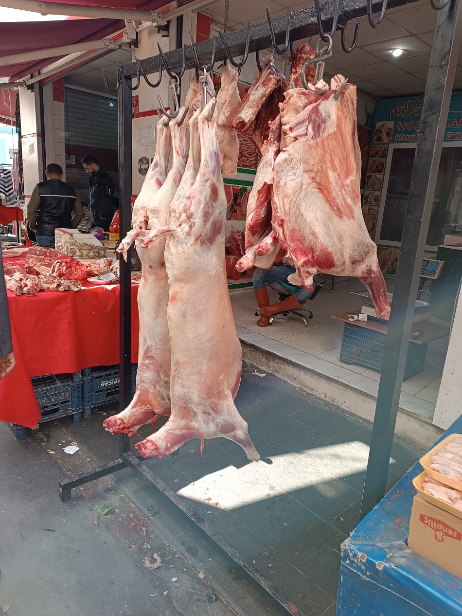 Vatandaş gramla et alıyor