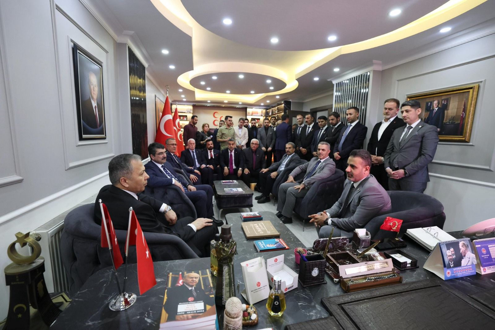 Bakan Yerlikaya’dan MHP’ye ziyaret