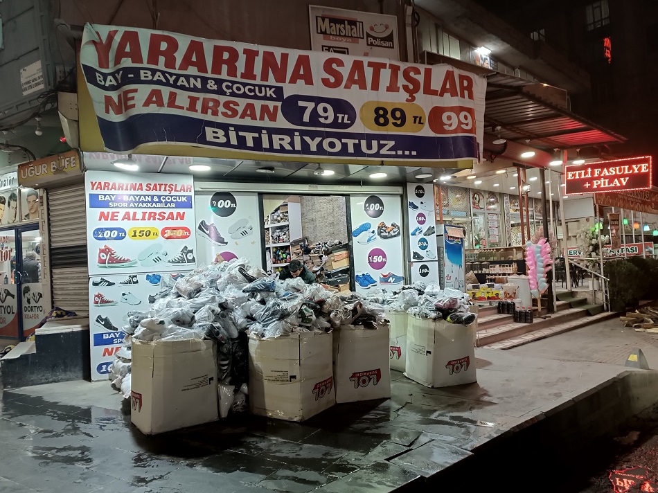 ‘Yararına Satışlar’ büyük ilgi görüyor