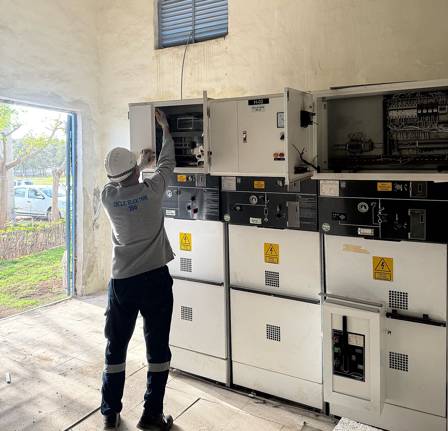 Bakır hırsızları elektriksiz bıraktı