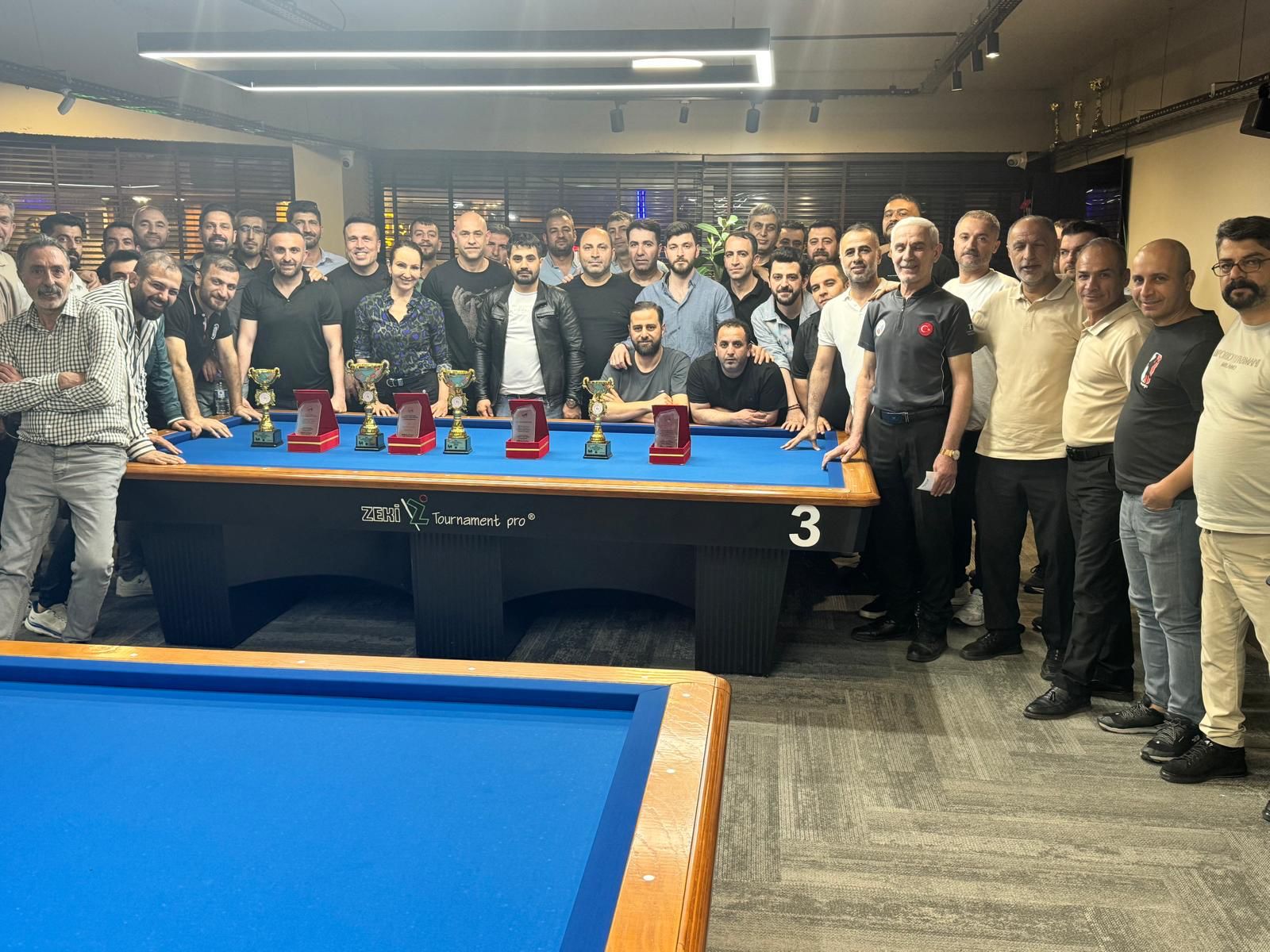 Bilardo şampiyonlarına 128 bin liralık ödül