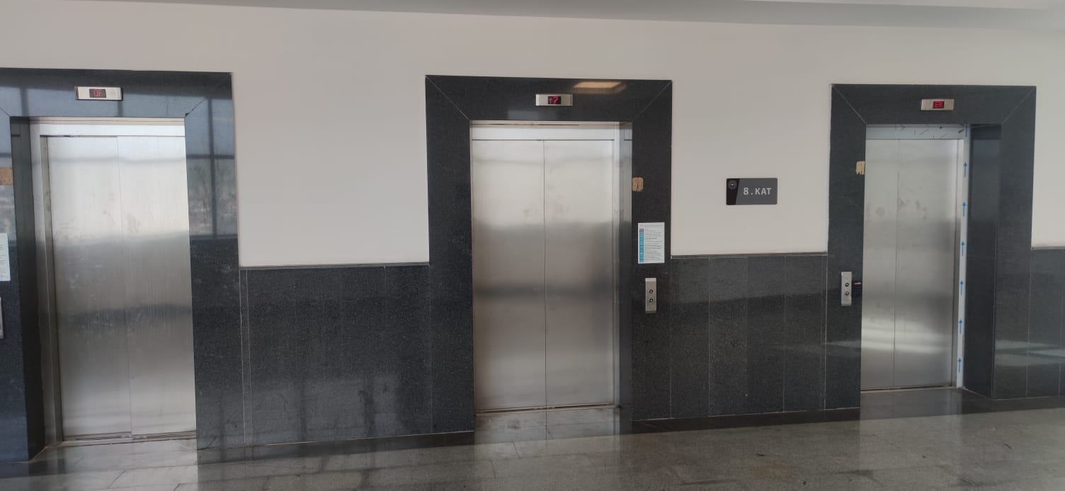 Hastanede asansör krizi!