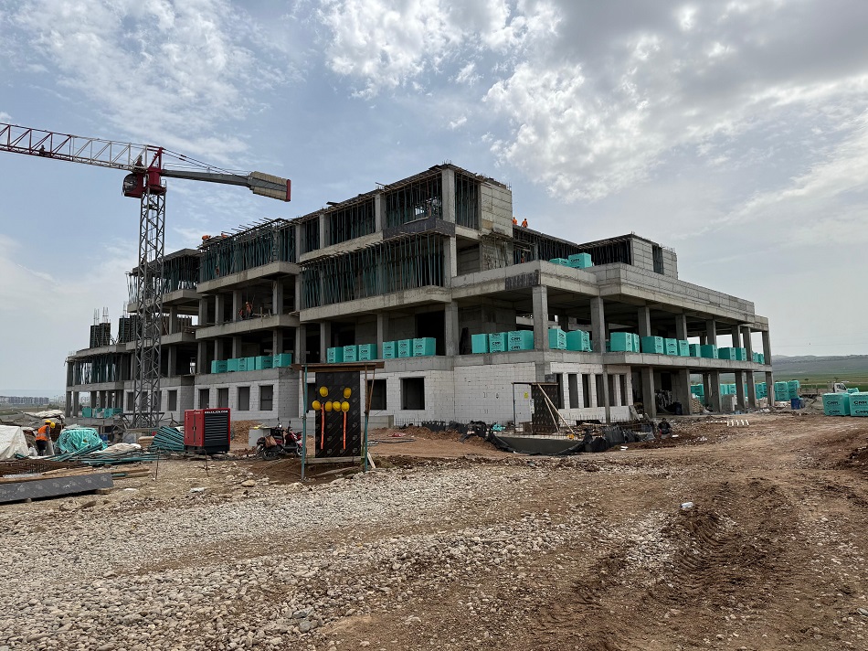 Hastanenin kaba inşaatı tamamlandı