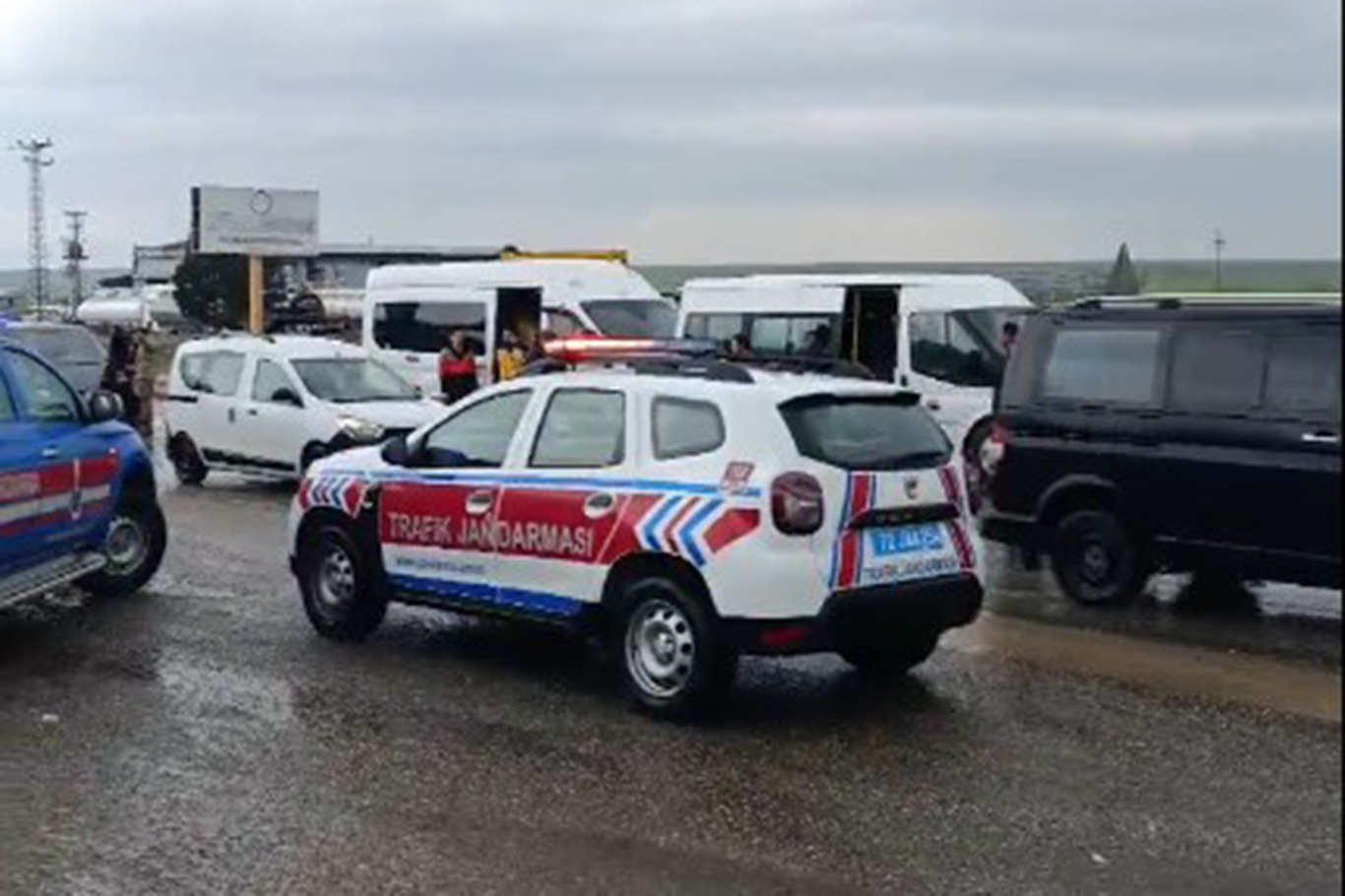 Öğretmenleri taşıyan araç kaza yaptı