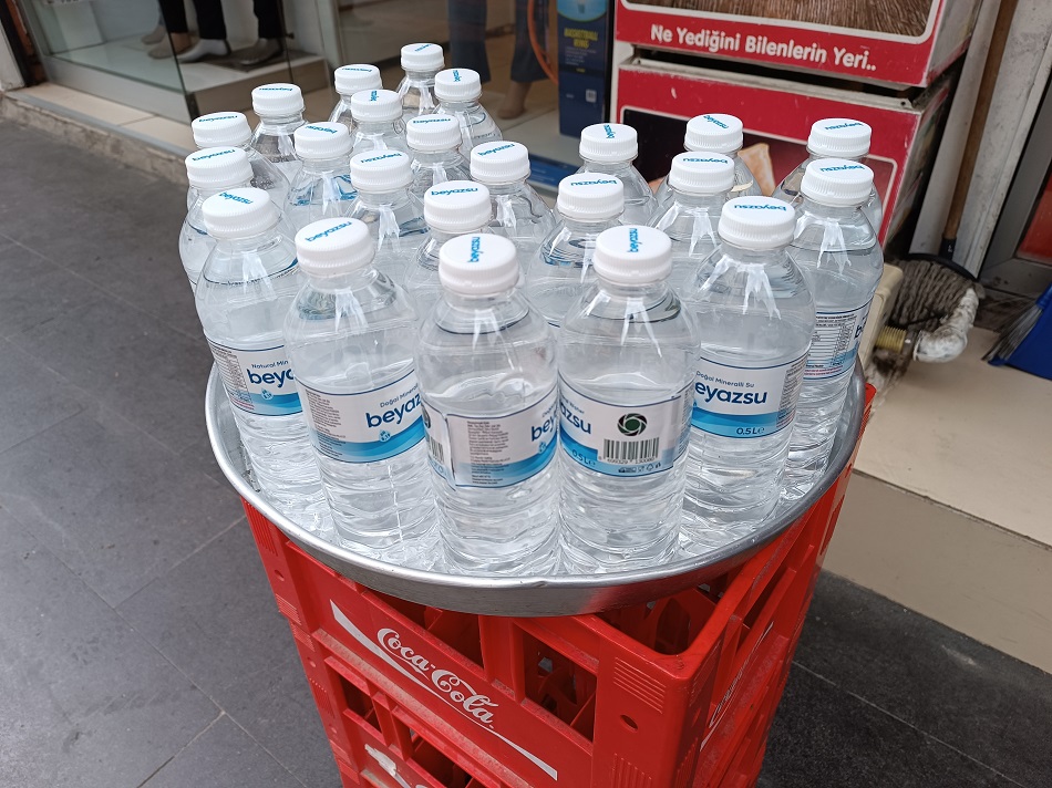 Pet şişe suyun fiyatı 10 lira oldu