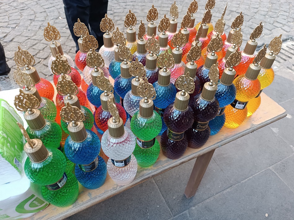 Tezgâhta Kolonya Sattı