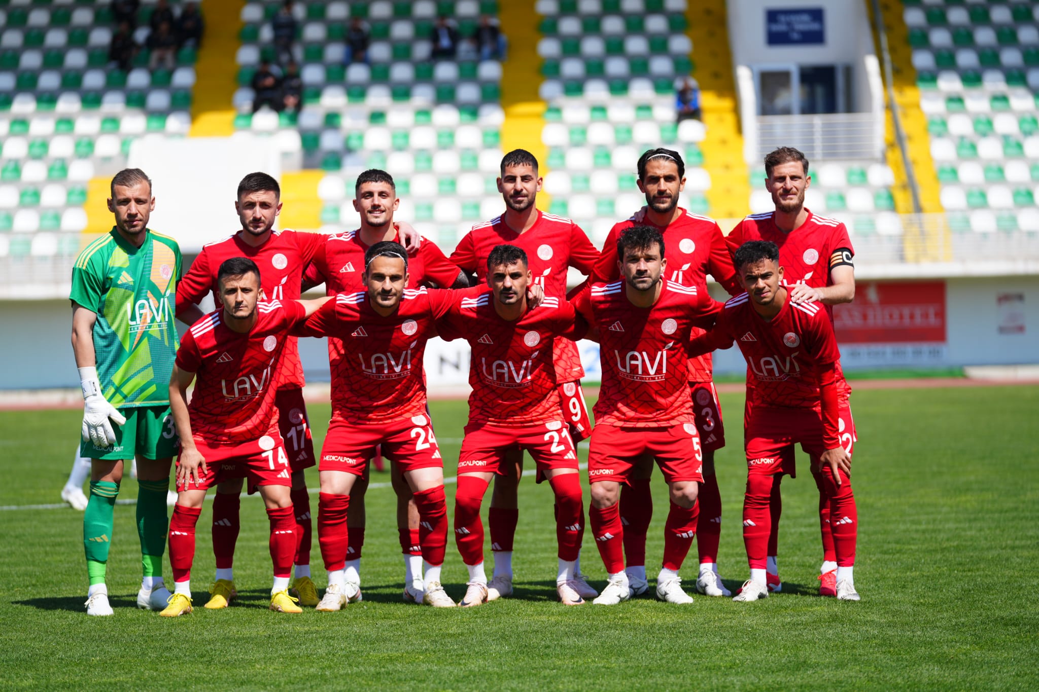 ŞAMPİYONLUK SON HAFTAYA KALDI: 2-1