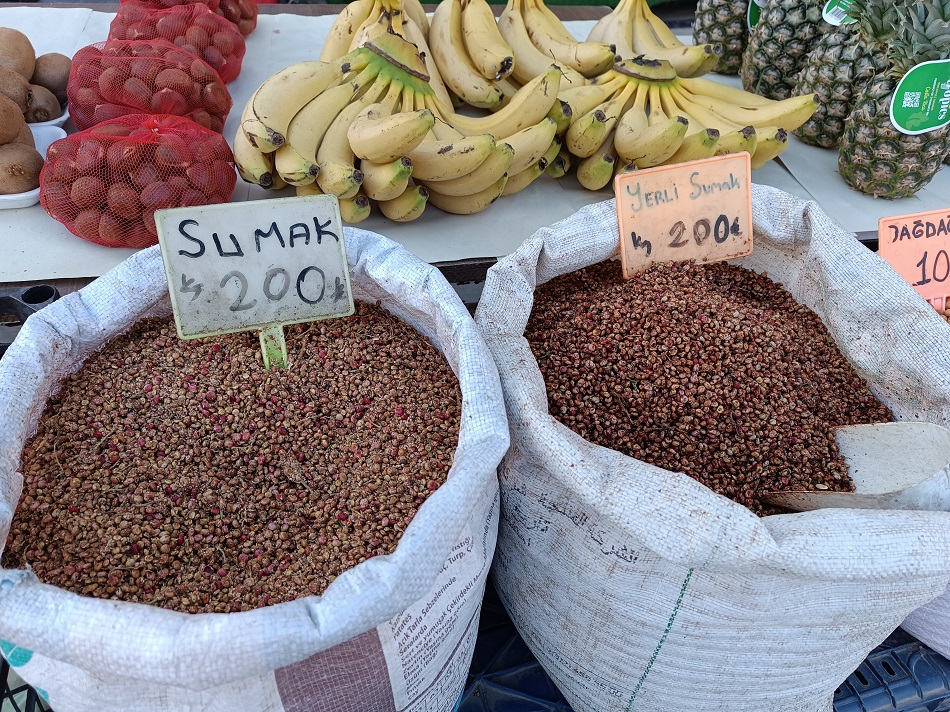 Yerli sumak 200 liradan satışta