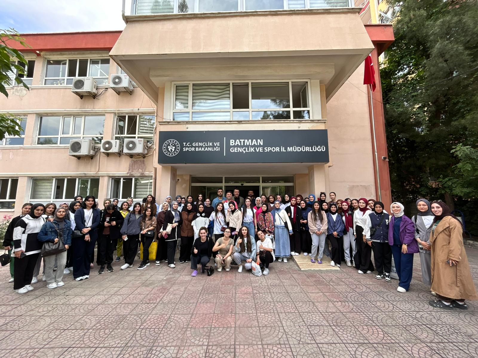 2 KIZ KAFİLESİ ÇANAKKALE’YE UĞURLANDI