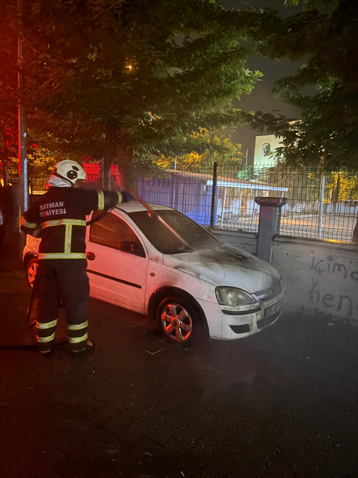 Araba yangını paniğe yol açtı