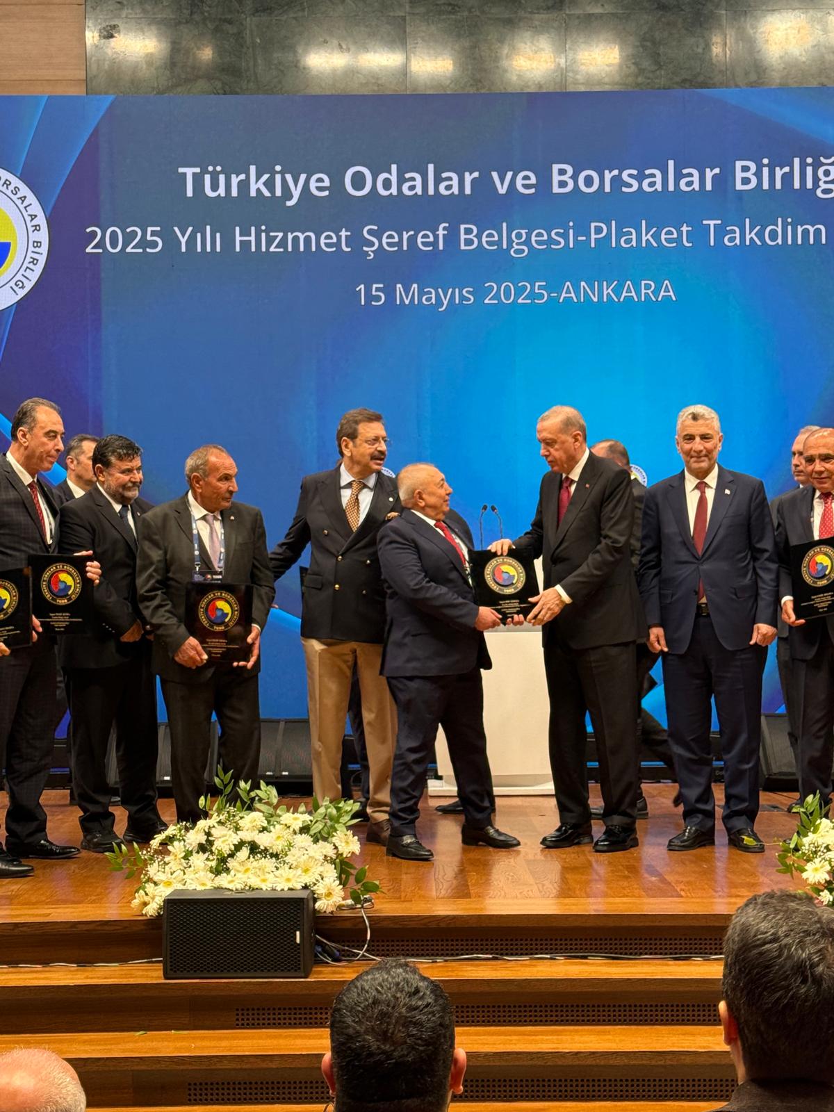 Başkan Güneş’e hizmet şeref plaketi