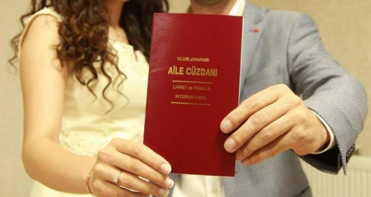 Çiftler simgesel tarih için akın etti