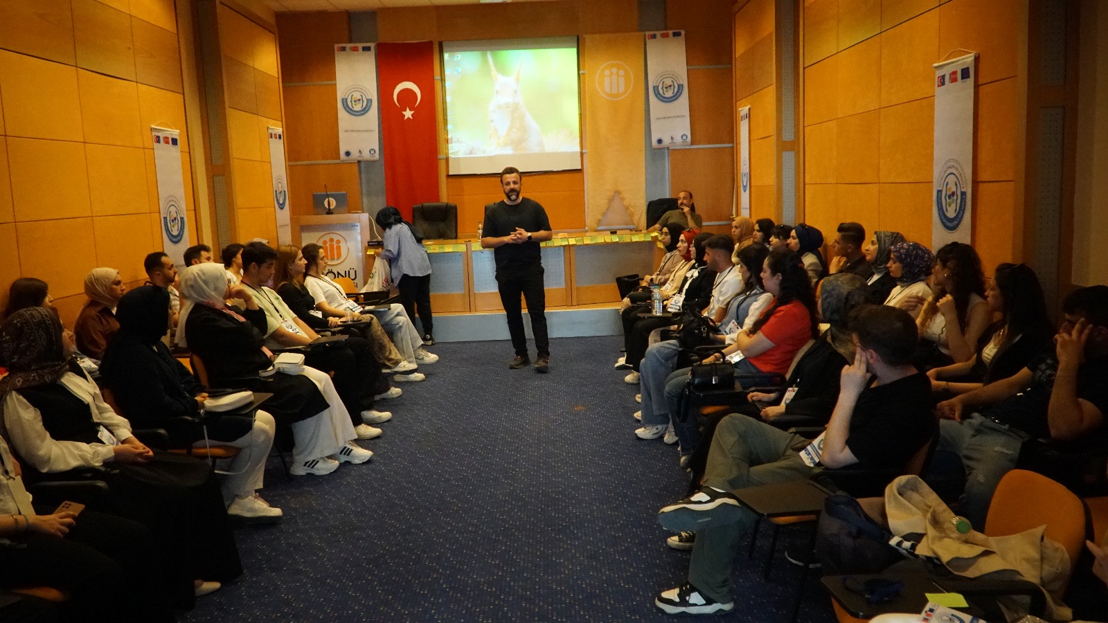 Gençler dijital tehlikelere karşı eğitiliyor